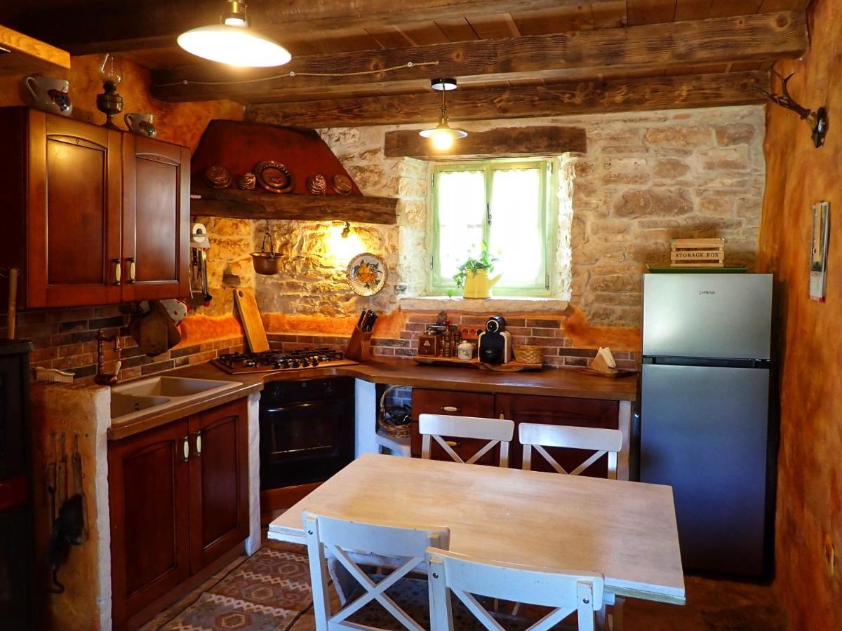 Cottage Al Merlo Olivo Buje Exterior photo