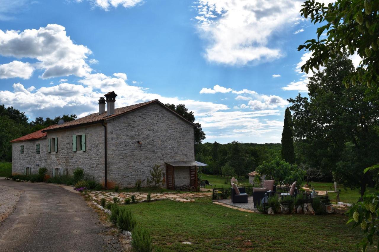 Cottage Al Merlo Olivo Buje Exterior photo